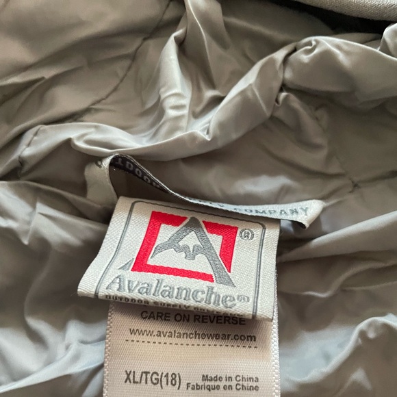 Avalanche, quilted hoody, girl xl - Picture 2 of 9